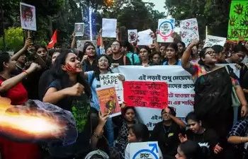 পশ্চিমবঙ্গে মমতার পদত্যাগের দাবিতে সংঘর্ষ