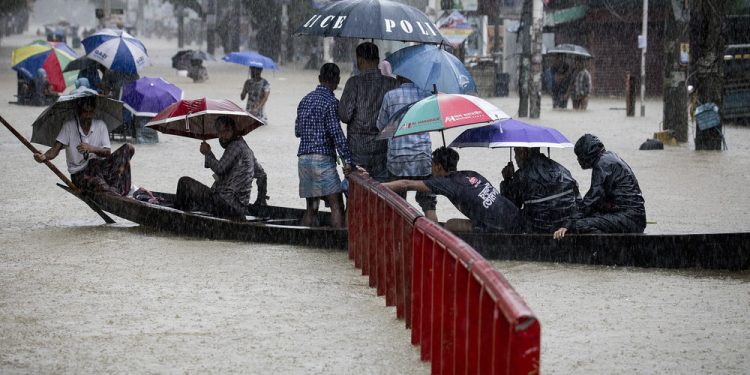 এবার ভারিবর্ষণে ডুবছে ভারতের পশ্চিমবঙ্গ