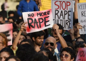 ভারতের পশ্চিমবঙ্গের হাসপাতালে ঢুকে নারী চিকিৎসককে ধর্ষণ