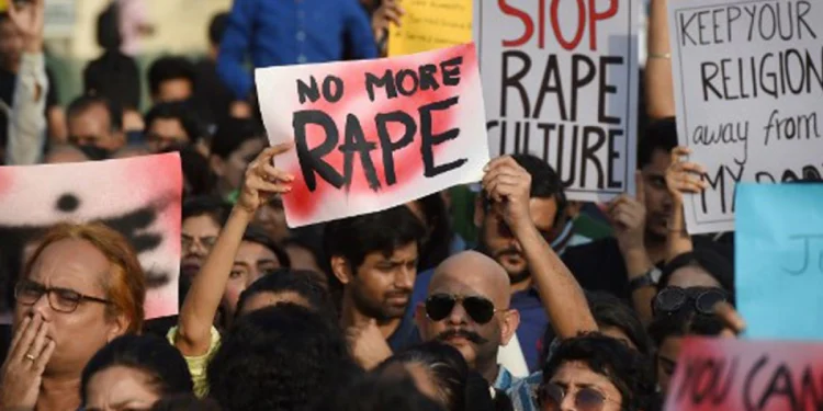 ভারতের পশ্চিমবঙ্গের হাসপাতালে ঢুকে নারী চিকিৎসককে ধর্ষণ