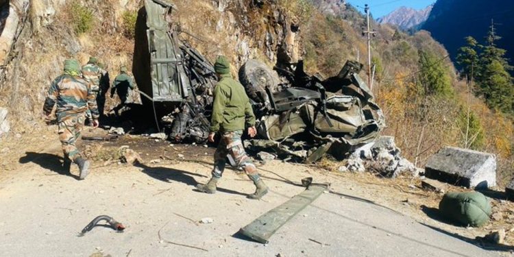 সিকিমে ৮০০ ফুট গভীর খাদে ভারতীয় সেনাদের বাস, নিহত ৪