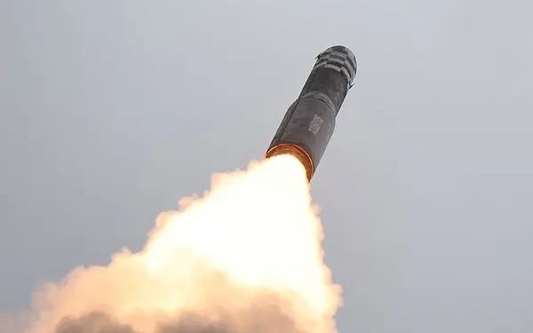 ব্যালাস্টিক ক্ষেপণাস্ত্র নিক্ষেপ কোরীয় উপদ্বীপের জলসীমায়