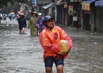 টাইফুন ইয়াগি: ভিয়েতনামে মৃত্যু বেড়ে ১৭৯, হ্যানয়ে বন্যা