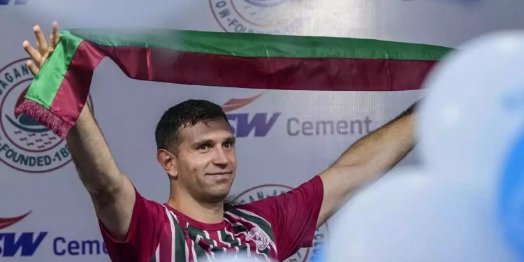 অবসরের ঘোষণা দিলেন আর্জেন্টিনার বিশ্বকাপজয়ী গোলকিপার