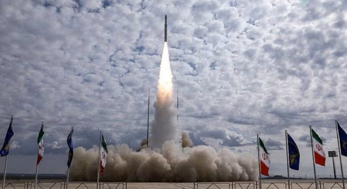 পশ্চিমা নিষেধাজ্ঞা অগ্রাহ্য করে ইরানের স্যাটেলাইট উৎক্ষেপণ