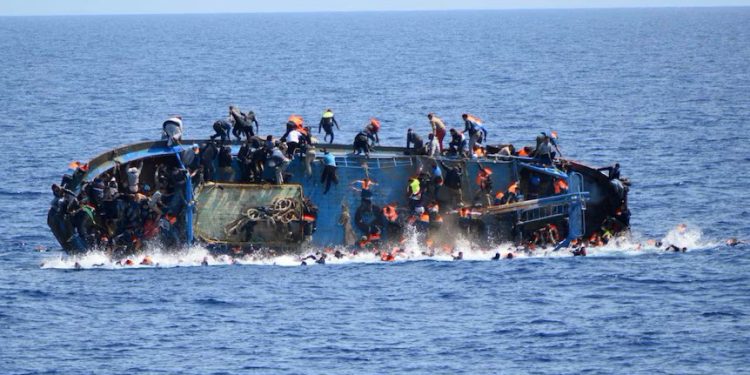 গ্রিসে অভিবাসীদের নৌকাডুবি, নিহত ৪