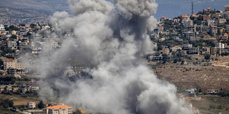 ইসরাইলের সামরিক গোয়েন্দা ঘাঁটিতে রকেট হামলা হিজবুল্লাহর