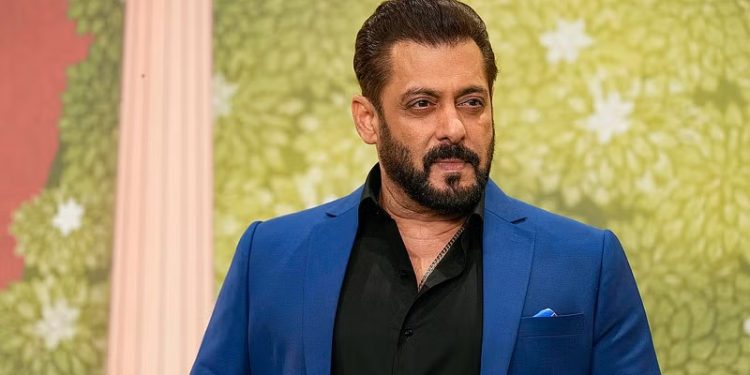 প্রাণভয়ে ৬০ নিরাপত্তারক্ষী নিয়ে শুটিং করছেন সালমান