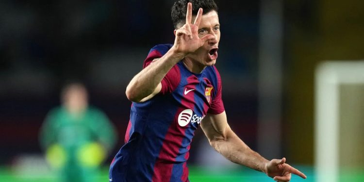 লেভানডফস্কি উড়ছেন, উড়ছে বার্সালোনাও