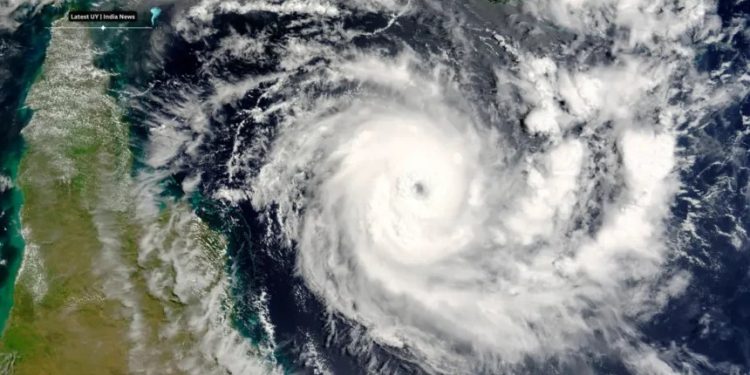 কোথায় আঘাত হানবে ‘দানা’?