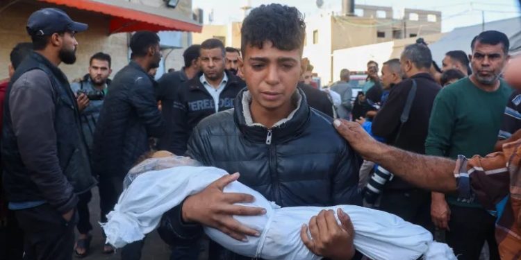 গাজায় ১৪৩ জন, লেবাননে ৭৭ জনেরও বেশি নিহত