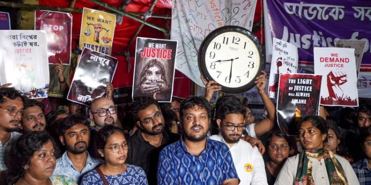 আরজি কর ইস্যুতে এবার ‘আমরণ অনশনের’ ডাক জুনিয়র চিকিৎসকদের