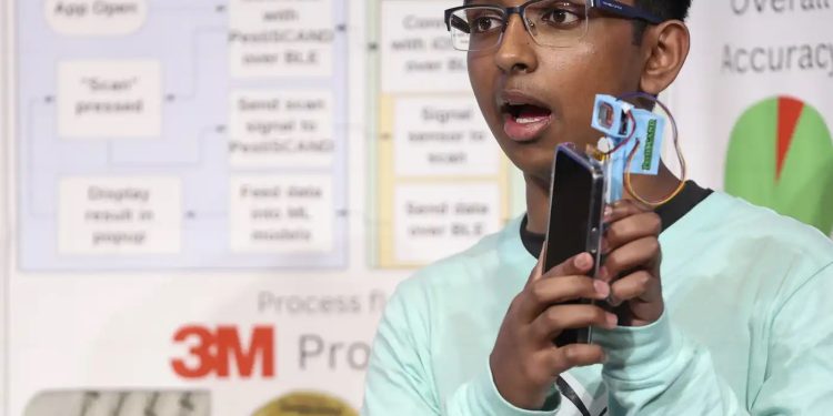 পণ্যের কীটনাশক শনাক্ত করার ডিভাইস আবিষ্কার করলো যুক্তরাষ্ট্রের এক বালক