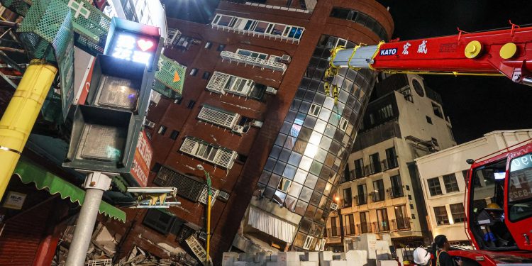 শক্তিশালী ভূমিকম্পে কাঁপল যুক্তরাষ্ট্র