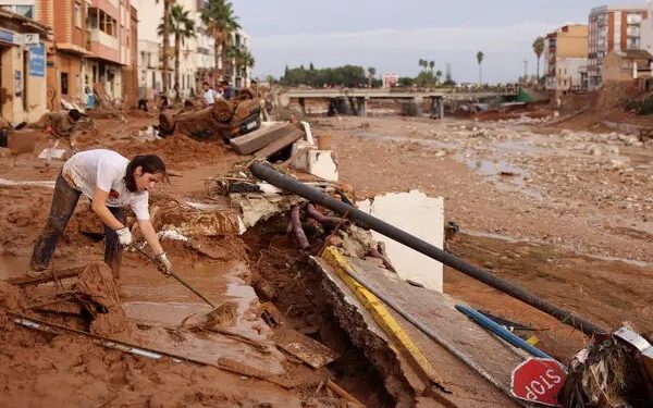 স্পেনে ভয়াবহ বন্যায় মৃত বেড়ে ২০৫, আরও বাড়ার আশঙ্কা
