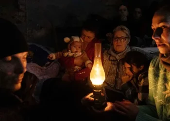 রাশিয়ার ব্যাপক হামলায় ‘অন্ধকারে’ ইউক্রেন