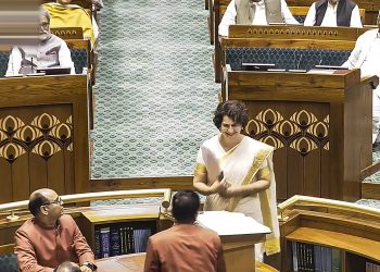 শপথ নিলেন প্রিয়াঙ্কা গান্ধী