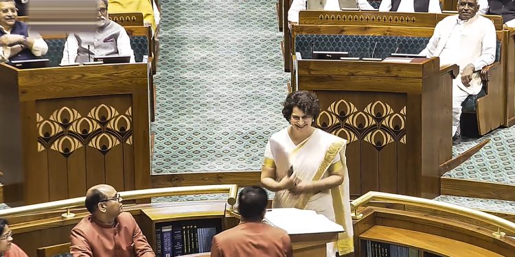 শপথ নিলেন প্রিয়াঙ্কা গান্ধী