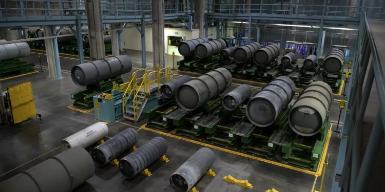 যুক্তরাষ্ট্রকে ডিঙিয়ে রাশিয়ার বৃহত্তম সমৃদ্ধ ইউরেনিয়াম আমদানিকারক চীন