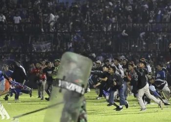 রেফারির সিদ্ধান্ত নিয়ে বিরোধ, গিনিতে স্টেডিয়ামে পদদলিত হয়ে নিহত ৫৬