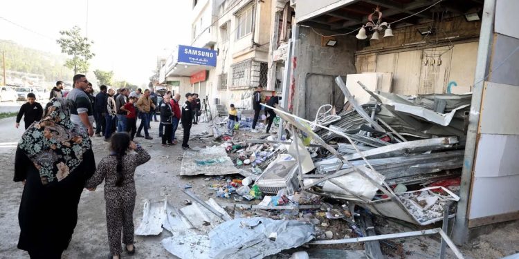 পশ্চিম তীরে ফিলিস্তিনি শরণার্থী শিবিরে ইসরাইলি হামলা, নিহত ৮