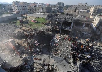 গাজায় ইসরায়েলি হামলায় নিহত ১২, এলাকা ছাড়ার নতুন নির্দেশ