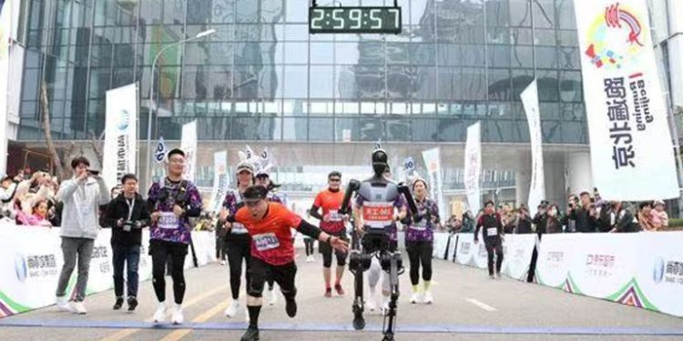চীনে হবে ম্যারাথন, দৌড়াবে মানুষ ও রোবট