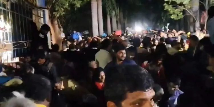 ভারতে মন্দিরে পদদলিত হয়ে ৬ জনের মৃত্যু