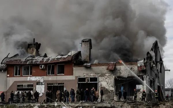 ইউক্রেনে রাতভর রুশ বিমান হামলা, নিহত ৪