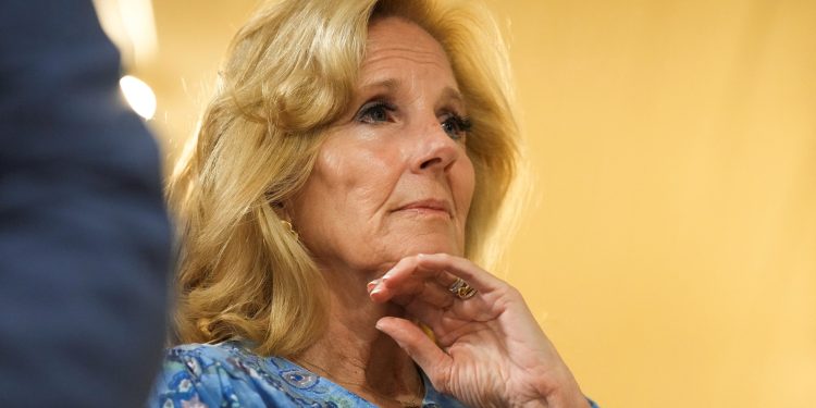 ২০২৩ সালে বাইডেনের স্ত্রীকে সবচেয়ে দামি গিফট দিয়েছেন মোদি