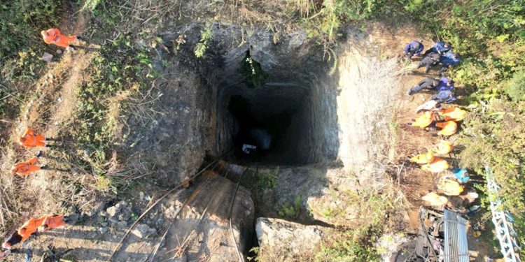 আসামে খনিতে আটকা পড়ল ৯ শ্রমিক, ৩ জনের লাশের সন্ধান