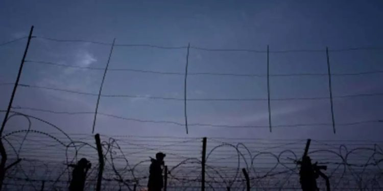 বাংলাদেশ-ভারত সীমান্তে কাঁটাতার নেই কেন, প্রশ্ন দেবের