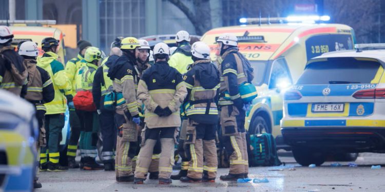 সুইডেনে স্কুলে গুলিতে নিহত ১০