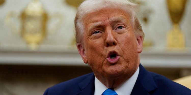 আইসিসির ওপর ট্রাম্পের নিষেধাজ্ঞা জারি