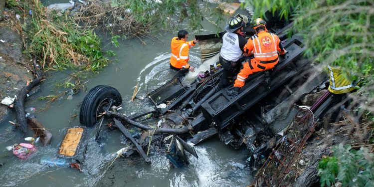 গুয়াতেমালায় ভয়াবহ বাস দুর্ঘটনা, প্রাণ গেল ৫১ জনের