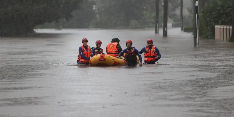 অস্ট্রেলিয়ার ভয়াবহ বন্যা, বাসিন্দাদের সরিয়ে নেওয়ার আহ্বান