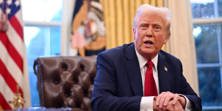 শুল্ক নিয়ে কানাডা-মেক্সিকোর নেতাদের সঙ্গে কথা বলবেন ট্রাম্প