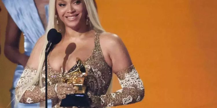 ৫০ বছরে প্রথম কৃষ্ণাঙ্গ হিসেবে গ্র্যামি জয়ে ইতিহাস গড়লেন বিয়ন্সে