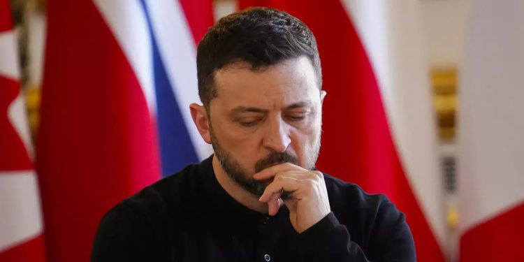 রাশিয়ার সঙ্গে যুদ্ধ শেষ করার বিষয়ে যে বার্তা দিলেন জেলেনস্কি