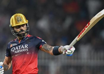 একসঙ্গে নাচলেন পরে শাহরুখকেই কাঁদালেন কোহলি