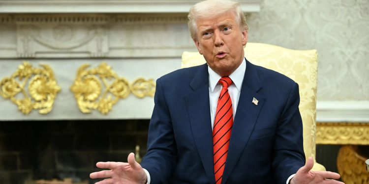 ট্রাম্পের আদেশে বরখাস্ত কর্মীদের পুনর্বহালের আদেশ আদালতের