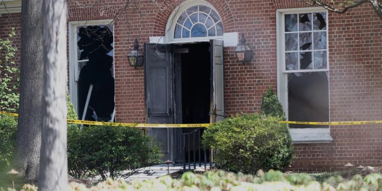 মধ্যরাতে পেনসিলভেনিয়ার গভর্নরের বাসভবনে অগ্নিসংযোগ