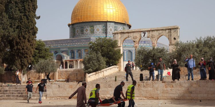 আল-আকসায় হামলা শত শত ইসরাইলির