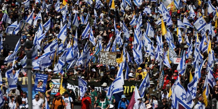 নেতানিয়াহুর বিরুদ্ধে অবস্থান ১ লাখ ২৮ হাজার ইসরাইলির