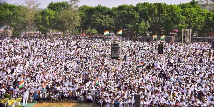 ভারতে ওয়াকফ আইনের প্রতিবাদে হাজারো মুসলিমের সমাবেশ