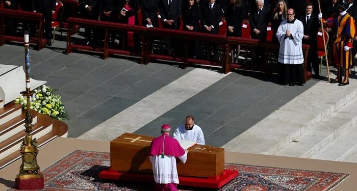 পোপের শেষকৃত্য আজ, কারা যোগ দিচ্ছেন