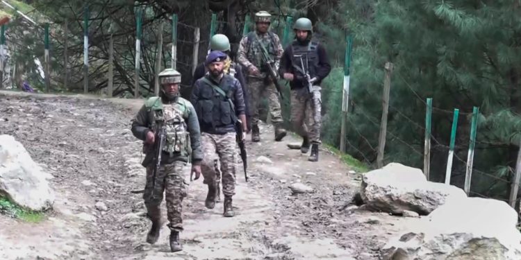 ভারতে ১৬টি পাকিস্তানি ইউটিউব চ্যানেল নিষিদ্ধ, বিবিসিকে সতর্কতা