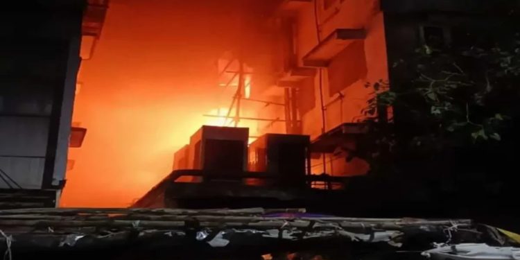 কলকাতায় হোটেলে আগুন লেগে ১৪ জনের মৃত্যু