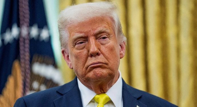 ইরানের তেল কিনলেই মার্কিন নিষেধাজ্ঞা: ট্রাম্পের হুঁশিয়ারি