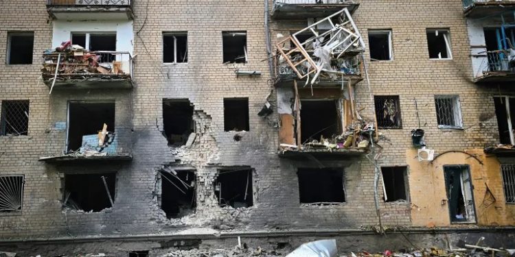 রেকর্ড বন্দি বিনিময়ের মধ্যেই ইউক্রেনে ব্যাপক হামলা, নিহত ১৩